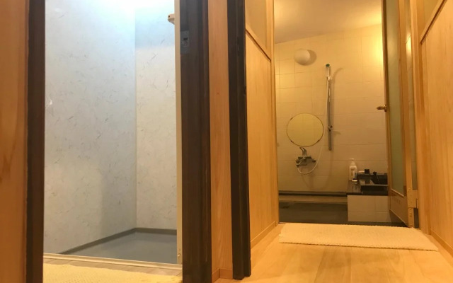 Waraku House