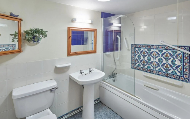 Host Stay Owl in Newton-on-rawcliffe