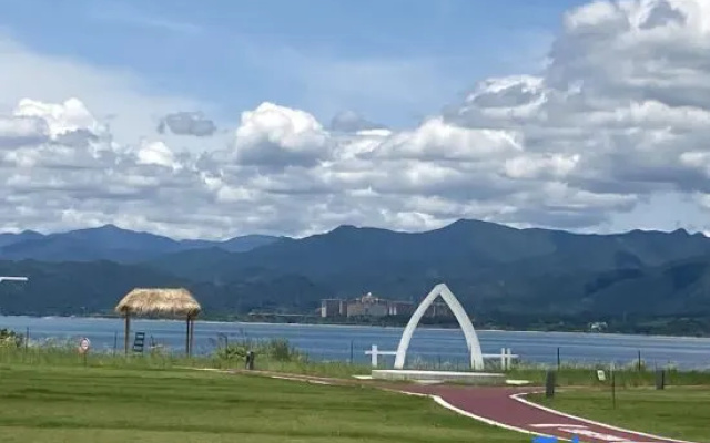 Taiping Lake Mystical Deer Hotel