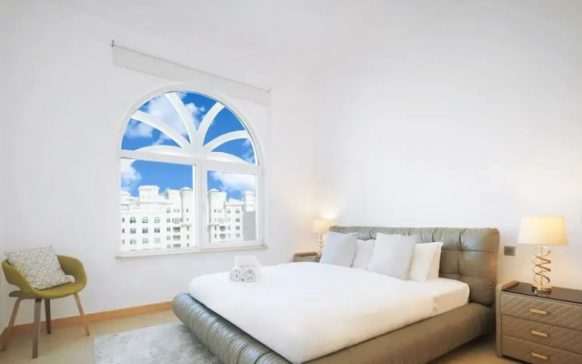 LUX The Shoreline Penthouse Suite
