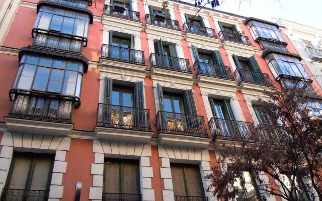 Отель Casagrand Madrid вид на фасад