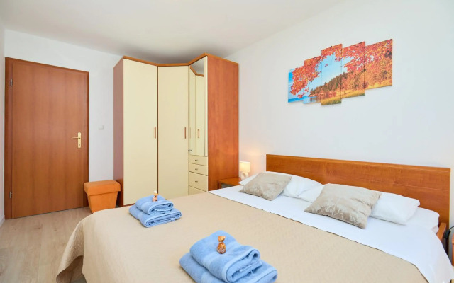 Apartment Promenada- 4pax with Parking