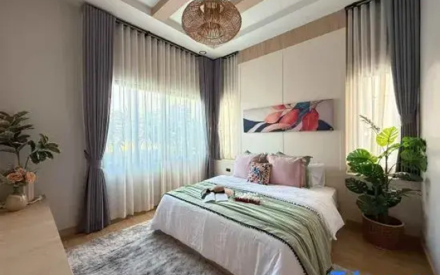 Single-family three-bedroom swimming pool villa