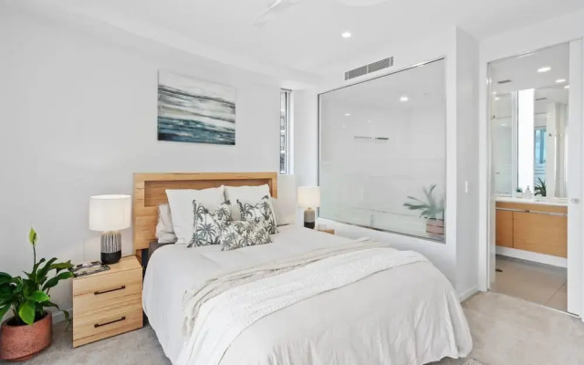 Luxury Beachfront Stay in Kirra