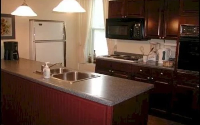 Suites on West Mary