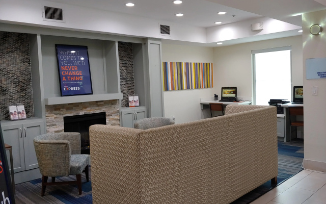 Holiday Inn Express Hotel & Suites Columbus