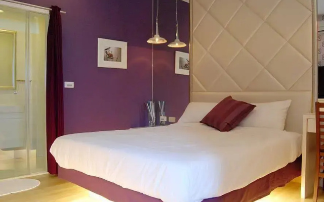 8 Door Guest House