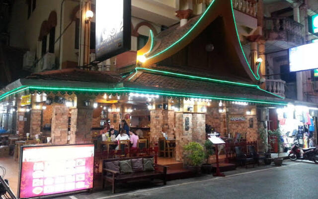 Отель The House Patong вид на фасад