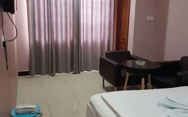 Nyaholoti Airport Hotel