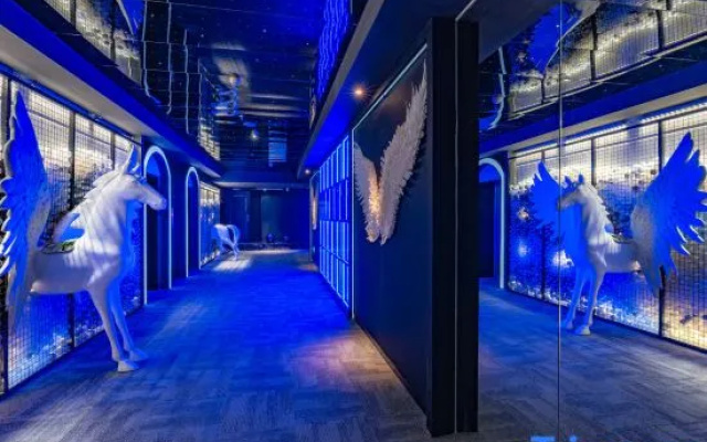 VKing High-altitude River View Hotel (Chongqing Jiefangbei Hongyadong Branch)
