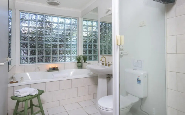 Botanica Retreat - Village Spa & Stay