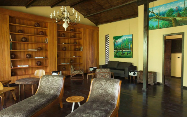 Lara Hotel