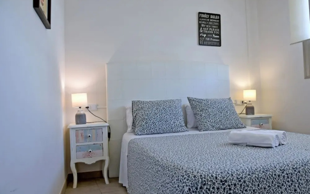 Apt with Sea View & Pool 5