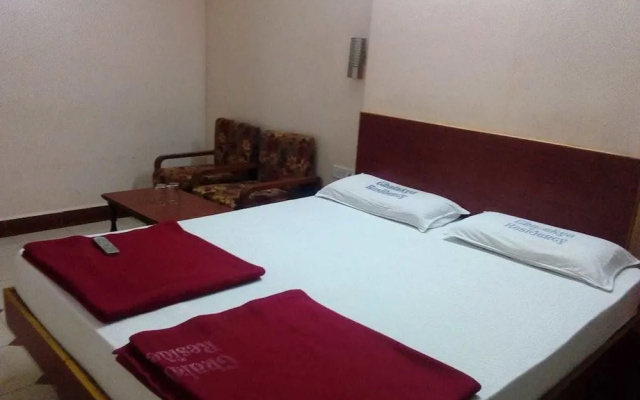 Iroomz Chalukya Residency