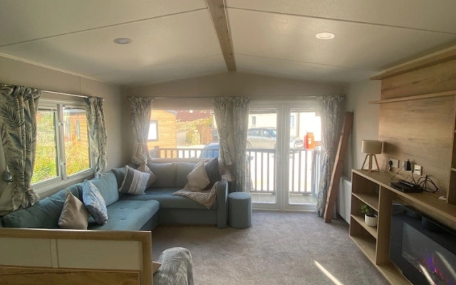 Coworth Deluxe Cabin With Garden