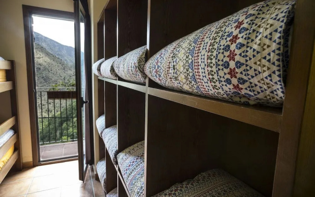 Abadia De Montenartro Hostel