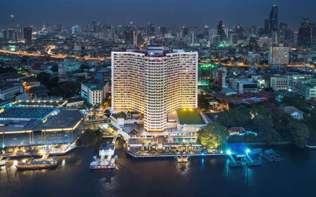 Royal Orchid Sheraton Hotel & Towers вид на фасад