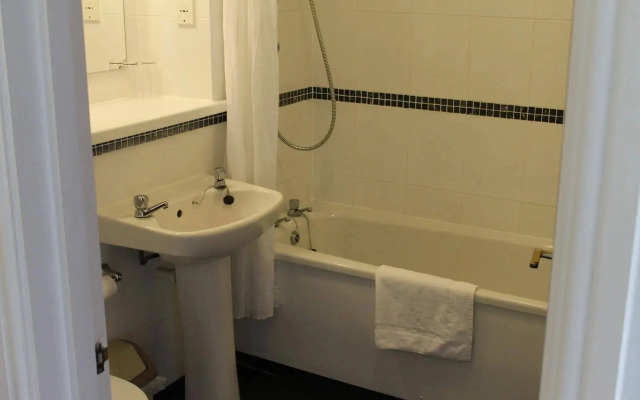 Oak Farm Hotel