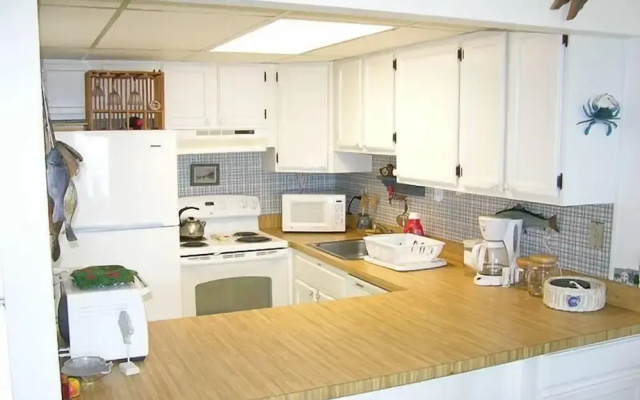 Even Keel 404 2 Bedroom Condo by RedAwning
