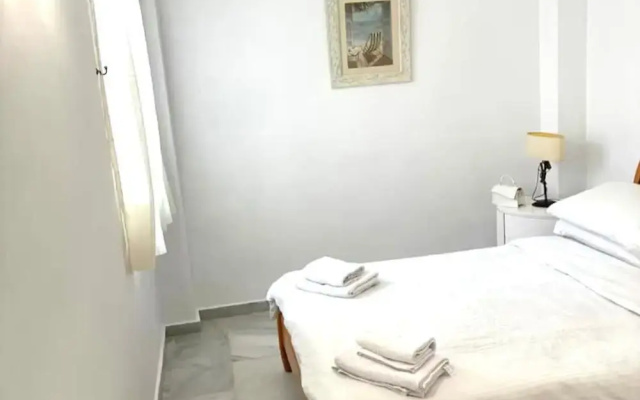 Beach Apartment - Sleeps 6, Pool & Private Terrace