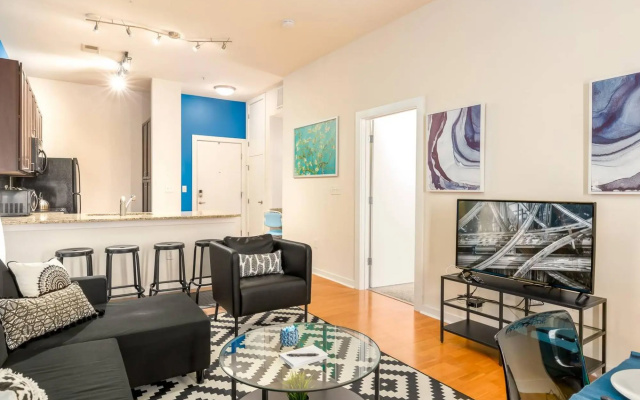 Apartment with Private Balcony, Wifi, Parking