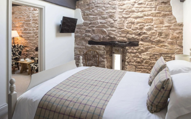 Tudor Farmhouse Hotel