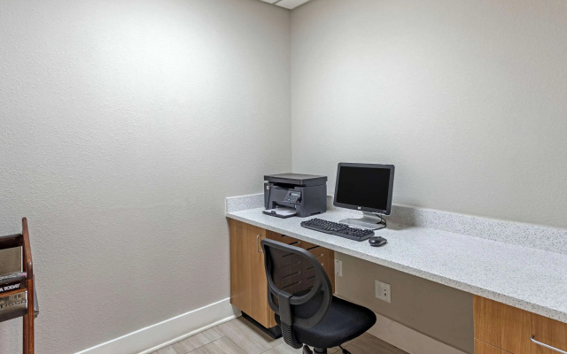 Quality Inn & Suites Chattanooga West near Lookout Mountain