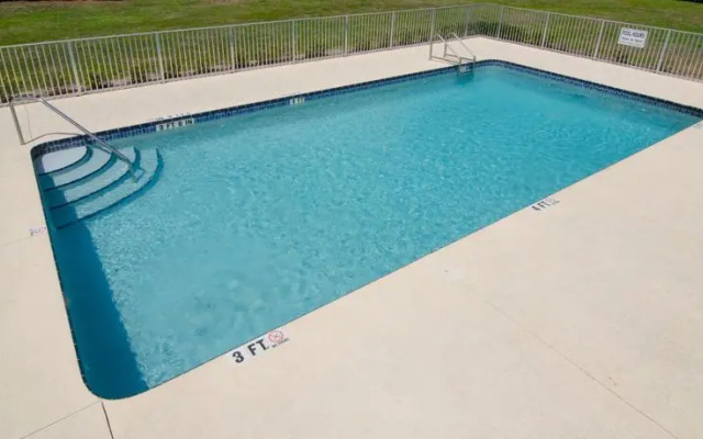Americas Best Inn & Suites Clearwater