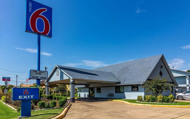 Motel 6 Alvin, Tx