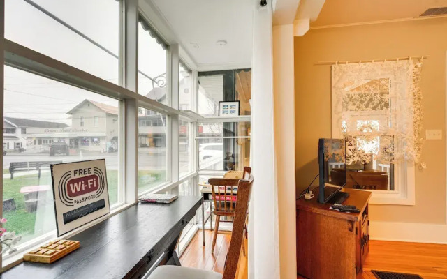 Historic Bemus Point Studio w/ Porch: Walk to Lake