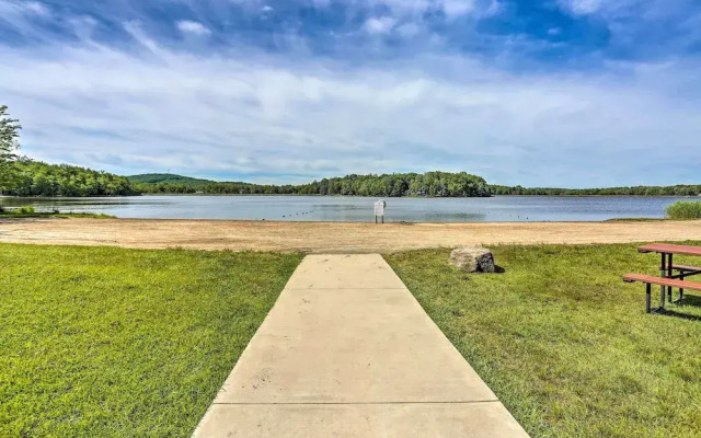 Lake Access & Decks: Pet-friendly Poconos Cabin!