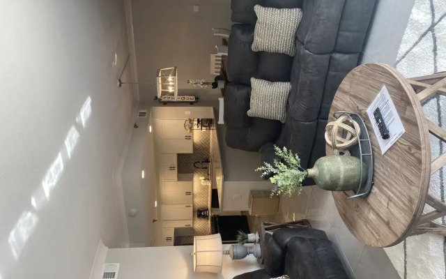 111 3bd 3 Bedroom Condo by RedAwning