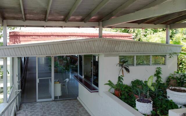 Апартаменты Sky View Beach Studio - Montego Bay Club вид на фасад