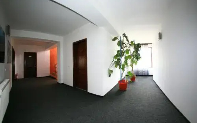 Hotel Maryo Ema