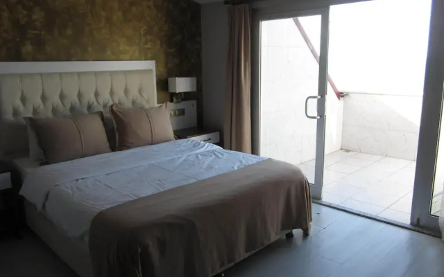 The Alarga Premier Hotel