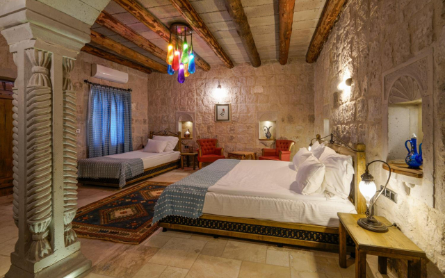 Hera Cave Suites