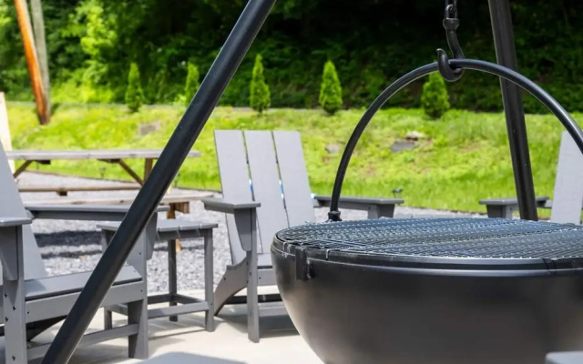 Group Getaway, Modern Cabins Sleep 16, Gatlinburg