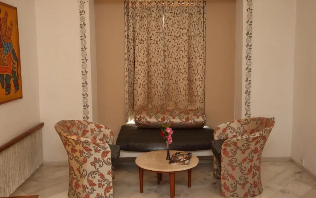 Hotel Paras Mahal