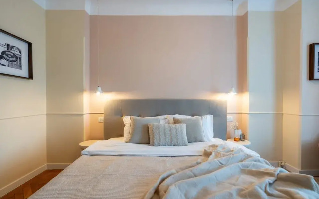 Romanian Athenaeum Flat - Refined 3BR Steps from Calea Victoriei