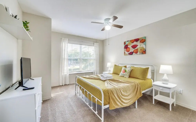 14 Mi to Disney World: Kissimmee Condo w/ Perks!