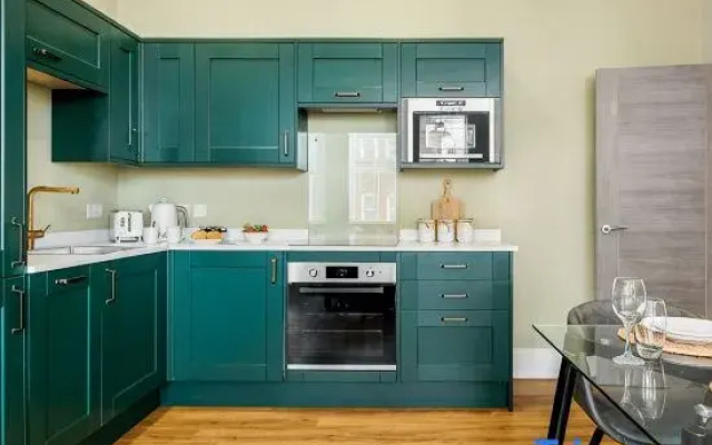 Stunning Sea Views, Family Apt; Free Parking & Gym
