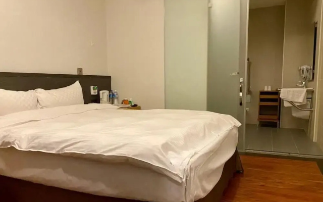 Crystal City Hotel