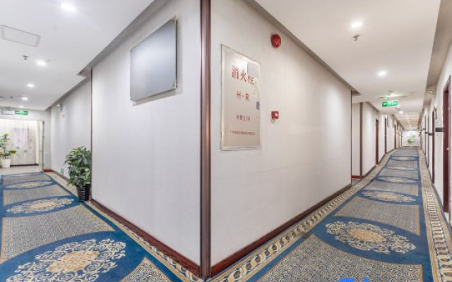 Yizi Hotel (Guangzhou International Exhibition Center and Canton Tower)