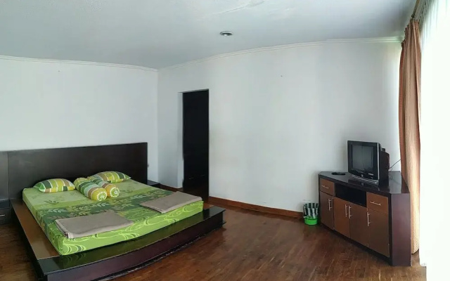 Villa Pinggir Danau Puncak for 30 pax