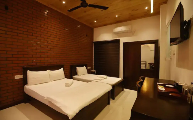 J Hotel