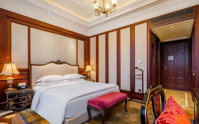 Donghu Hotel