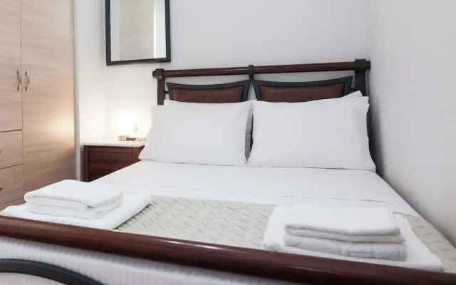 Central 2Bd Apt w Balcony by Monastiraki