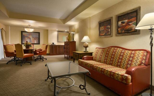 Embassy Suites by Hilton Albuquerque Hotel & Spa 0