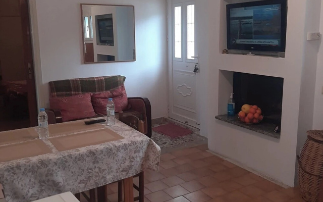 Cozy Grammatikou Home - Traditional Stay Parking