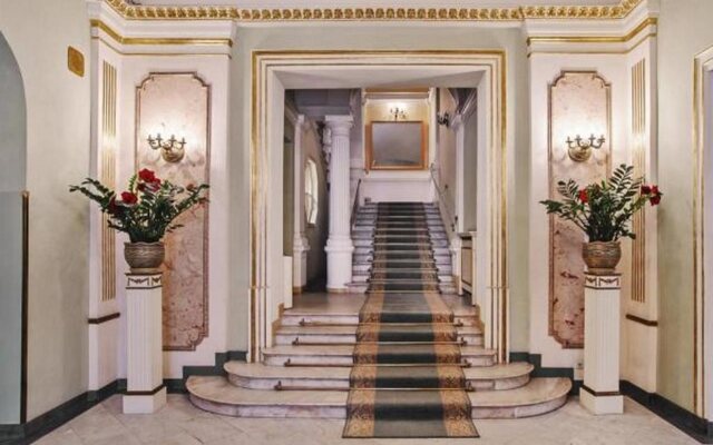 Grand Hotel вид на фасад
